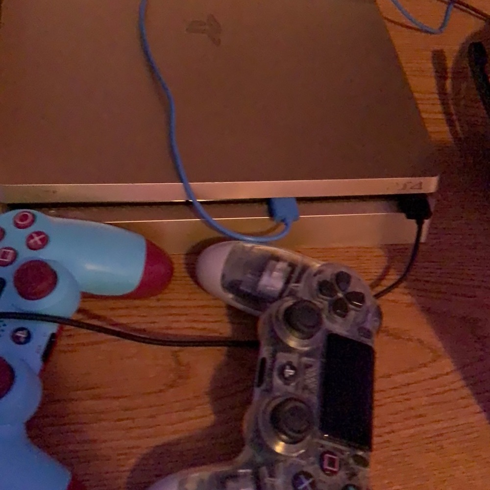 Gold 1tb ps4. Cashapp/Venmo only!